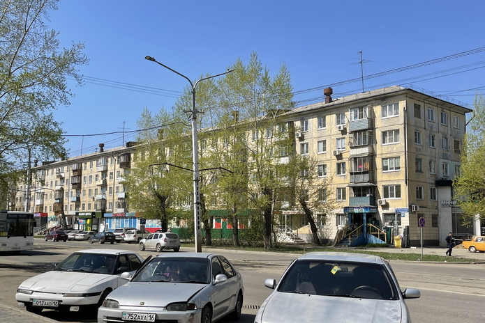 На улице Казахстан фасады домов предлагают покрасить владельцам магазинов